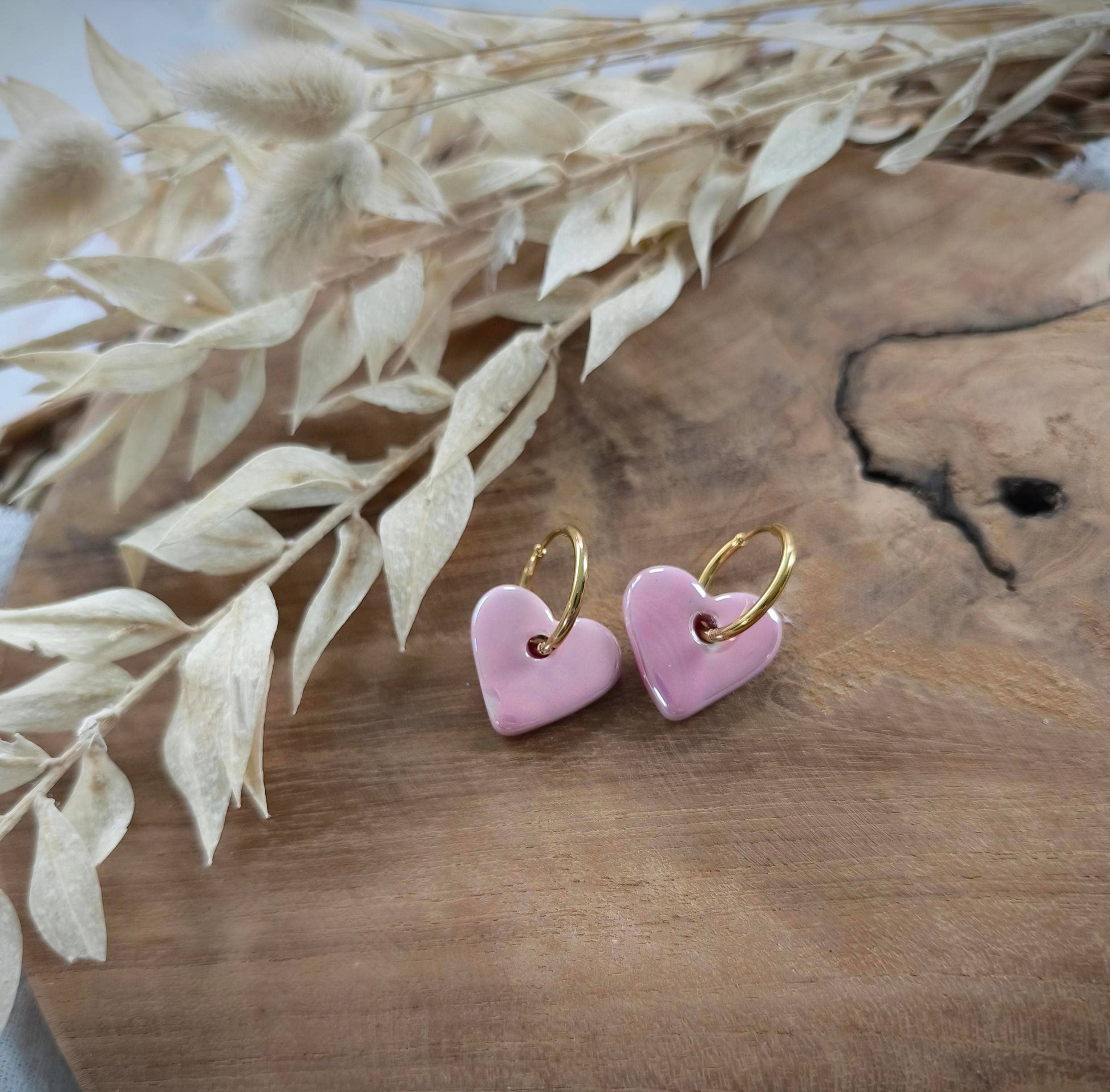 Roze parelmoer hart oorbellen