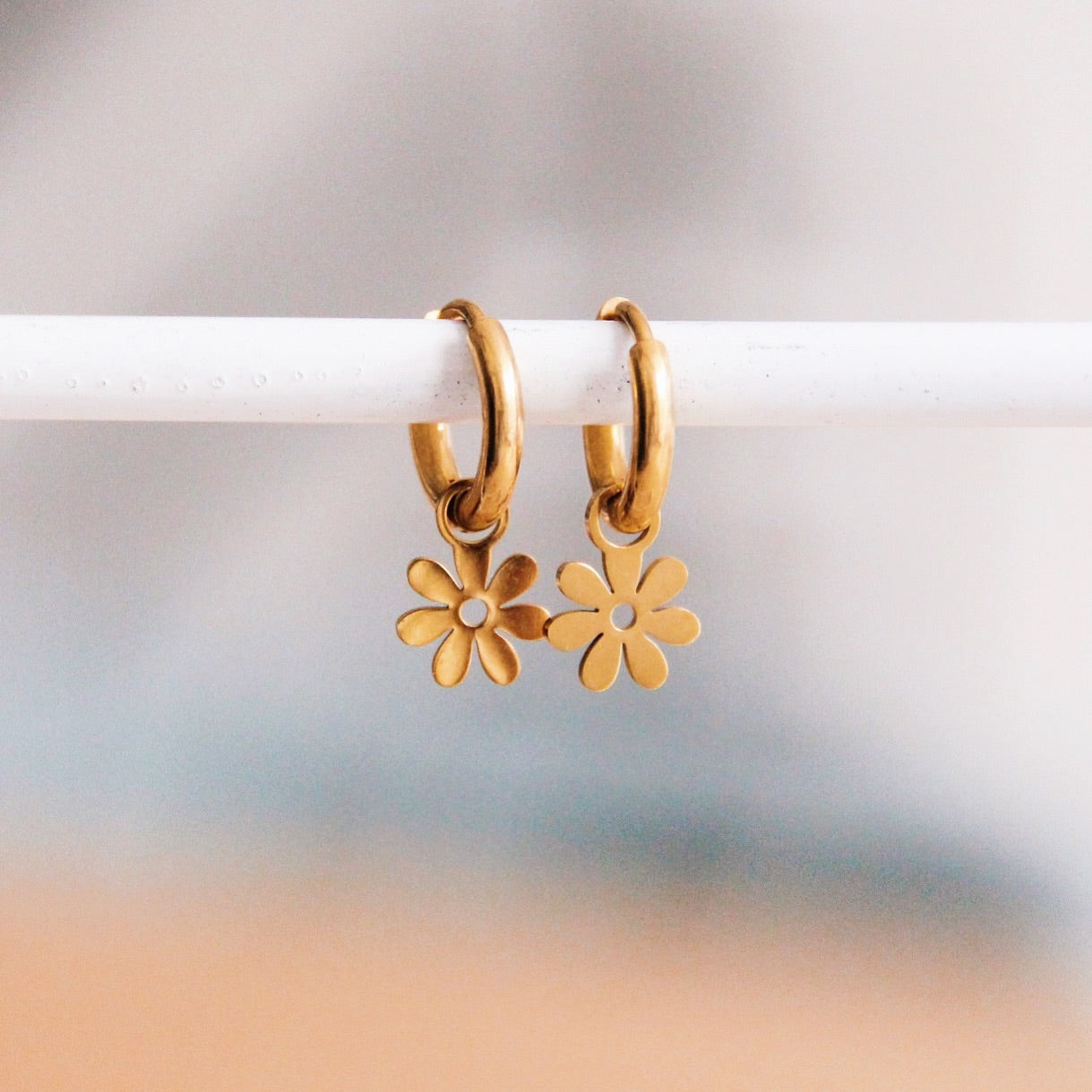 EARRINGS WITH ‘DAISY’ FLOWER