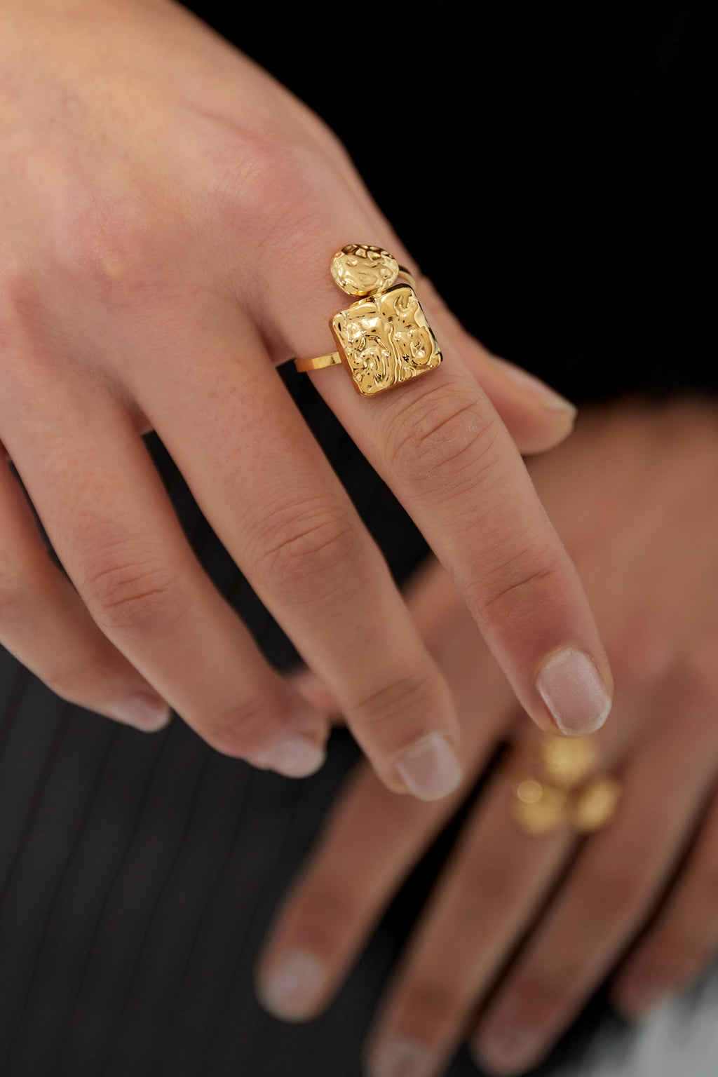 SUBTLE TEXTURE RING