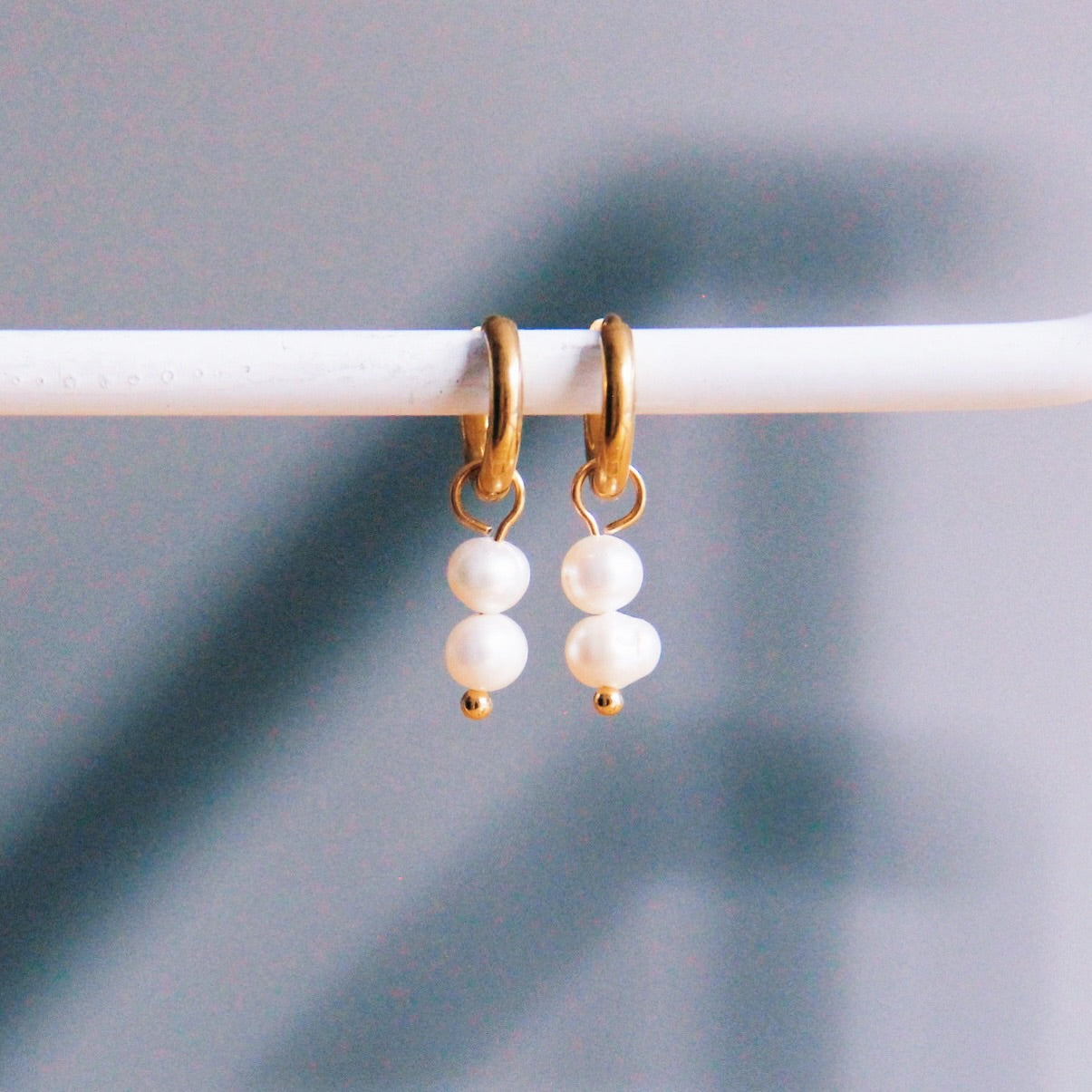 EARRINGS WITH FRESHWATER PEARLS