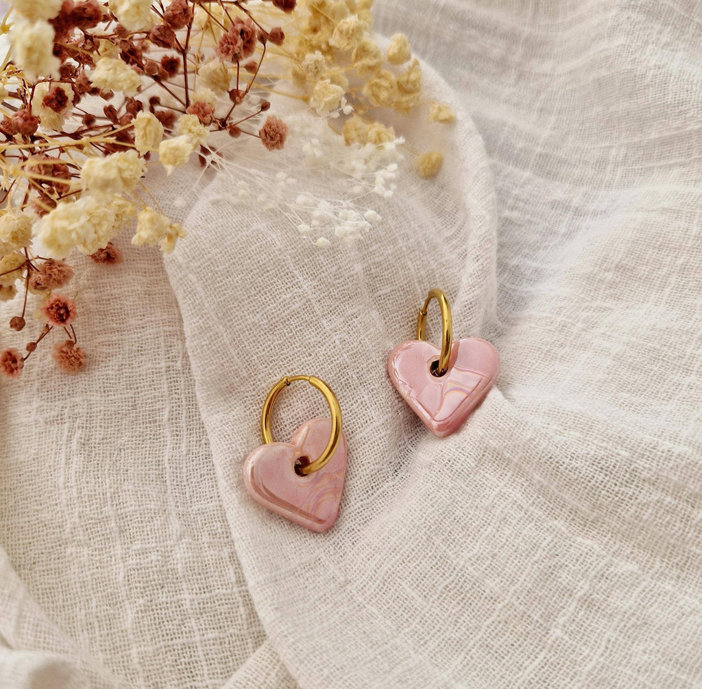 Roze parelmoer hart oorbellen